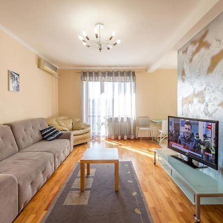 Apartment On Triokhsviatytelska Kiev Dış mekan fotoğraf
