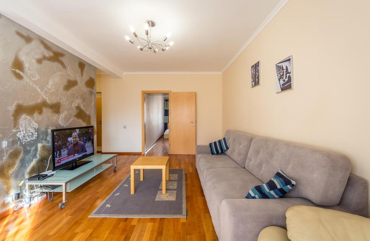 Apartment On Triokhsviatytelska Kiev Dış mekan fotoğraf